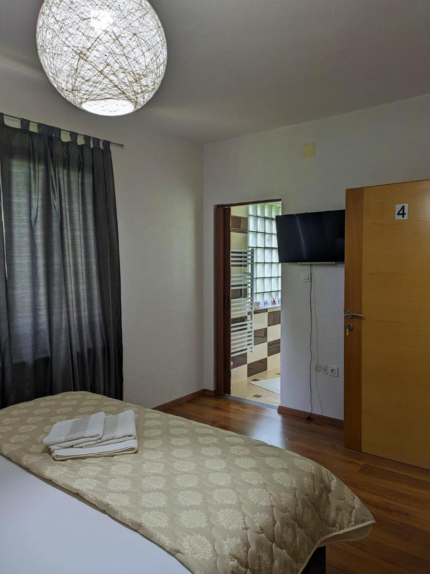 Vacation Home Keskic Velika Gata Buitenkant foto