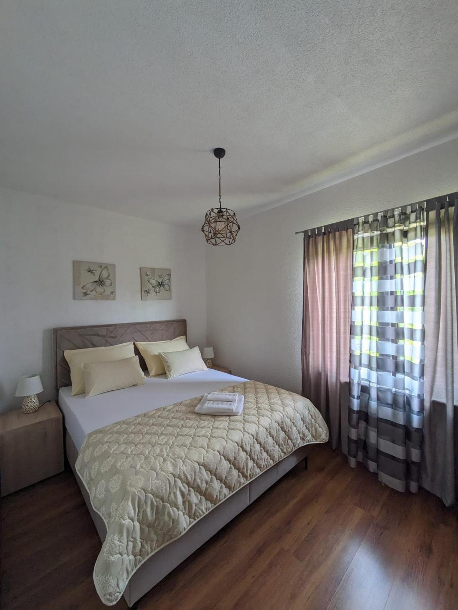 Vacation Home Keskic Velika Gata Buitenkant foto